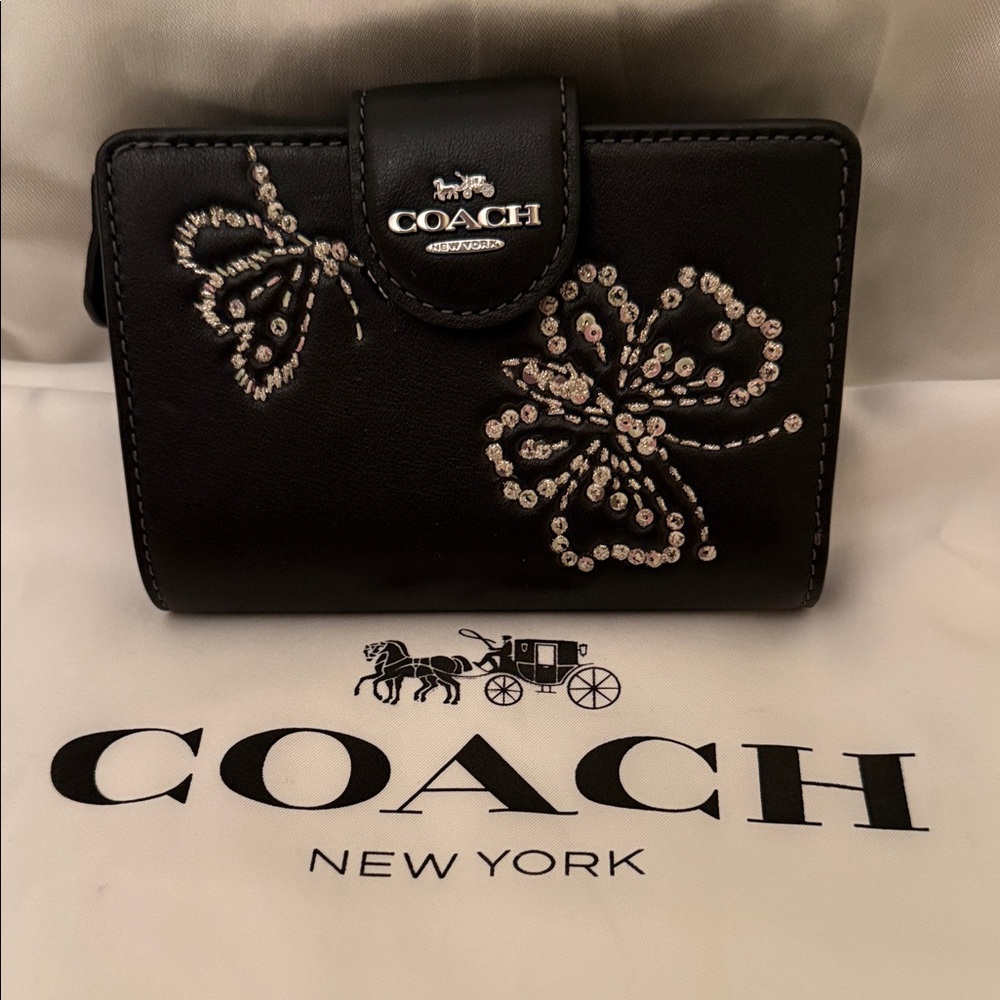 🖤🩶Coach NWT Medium Corner Zip Wallet With Silver‎ Sparkling Butterfly Print - Picture 4 of 8